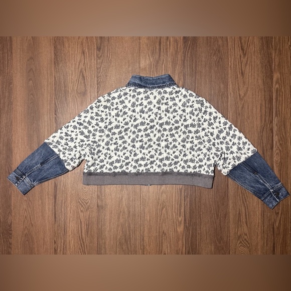 🔥🔥🔥Free People Denim and Gray Floral Jean Jacket Size: XS/S - Picture 3 of 9